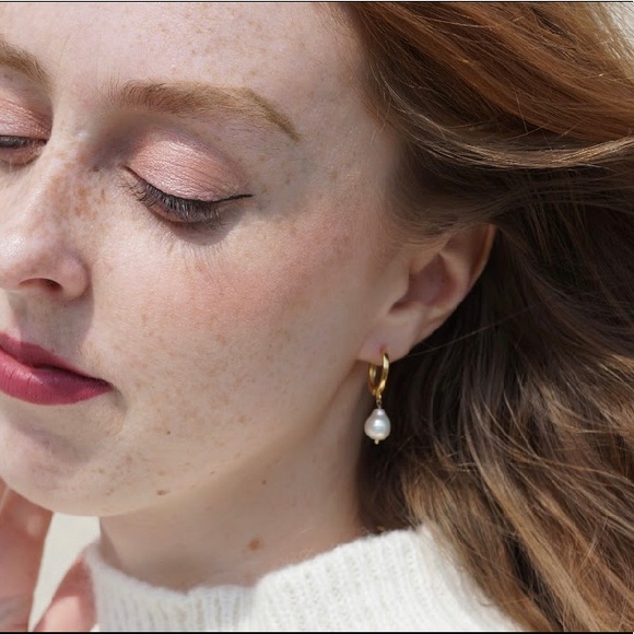 |VINTAGE GOLD PEARL HUGGY| 🐚 - Picture 3 of 3